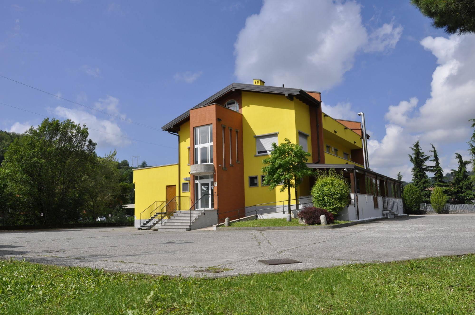 Millaenya Inn Entratico Екстер'єр фото